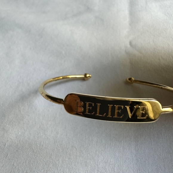 Stella and Dot Believe Engraved gold cuff bracelet comes in original box - Picture 6 of 6